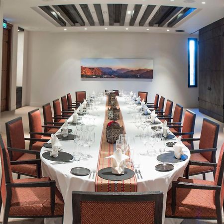 Alila Jabal Akhdar Hotel Al Khutaym Екстериор снимка The dining room at the 2012 World Economic Forum on Africa