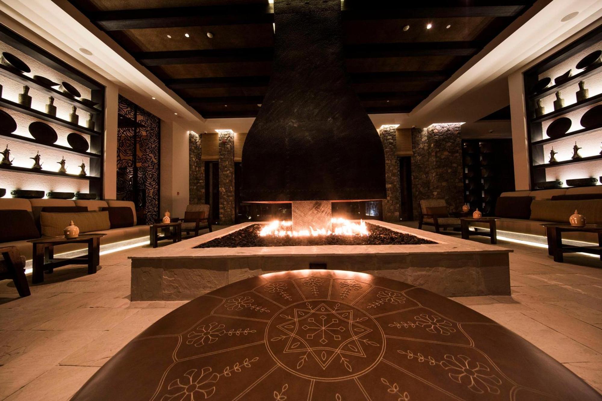 Alila Jabal Akhdar Hotel Al Khutaym Екстериор снимка The lobby of the hotel