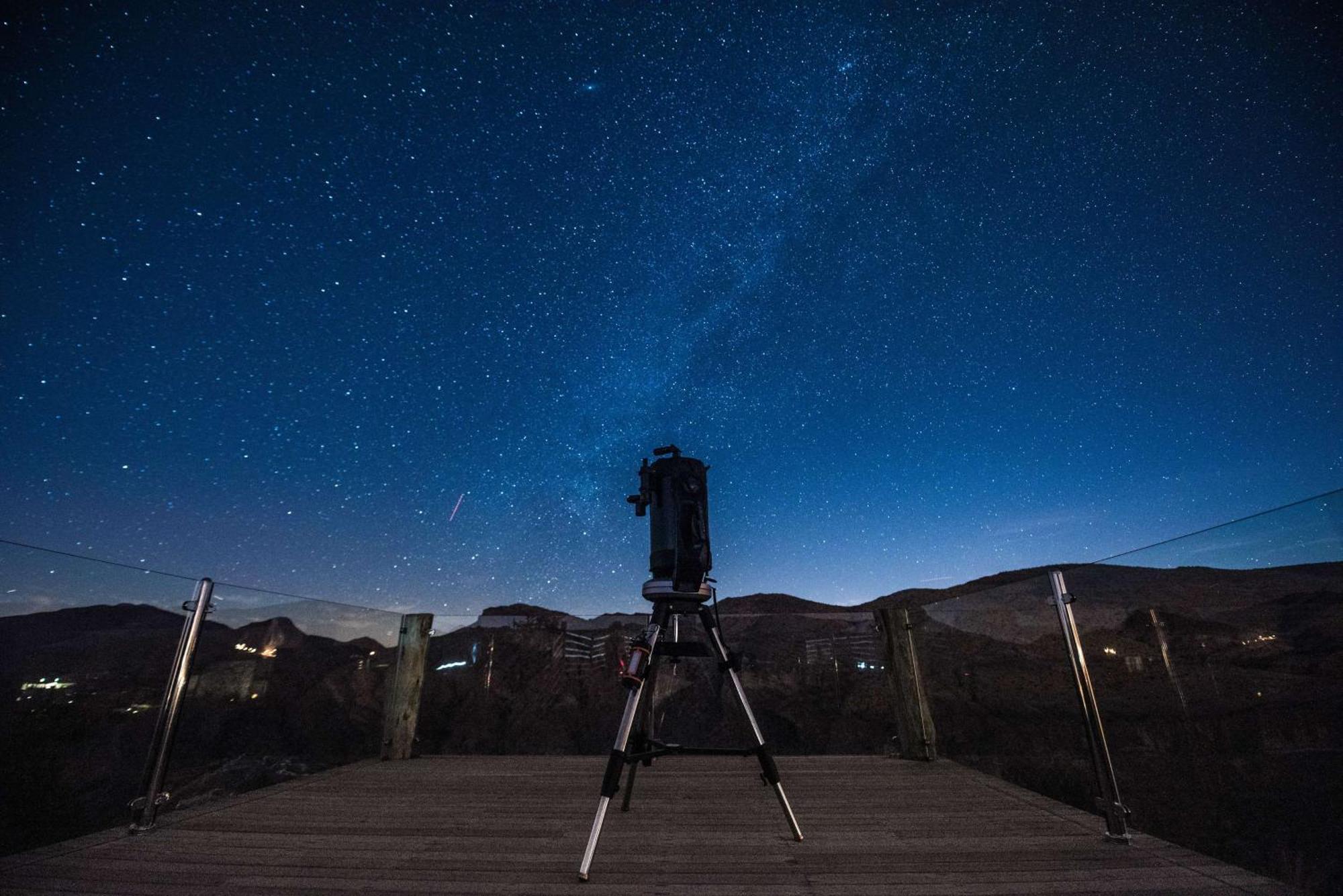 Alila Jabal Akhdar Hotel Al Khutaym Екстериор снимка A telescope on a tripod