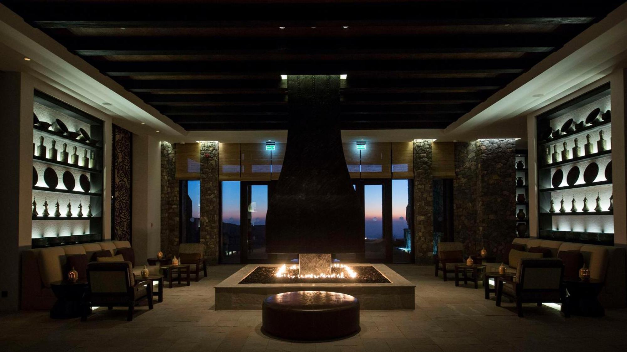 Alila Jabal Akhdar Hotel Al Khutaym Екстериор снимка The lobby at the Four Seasons Hotel, Los Angeles at Beverly Hills