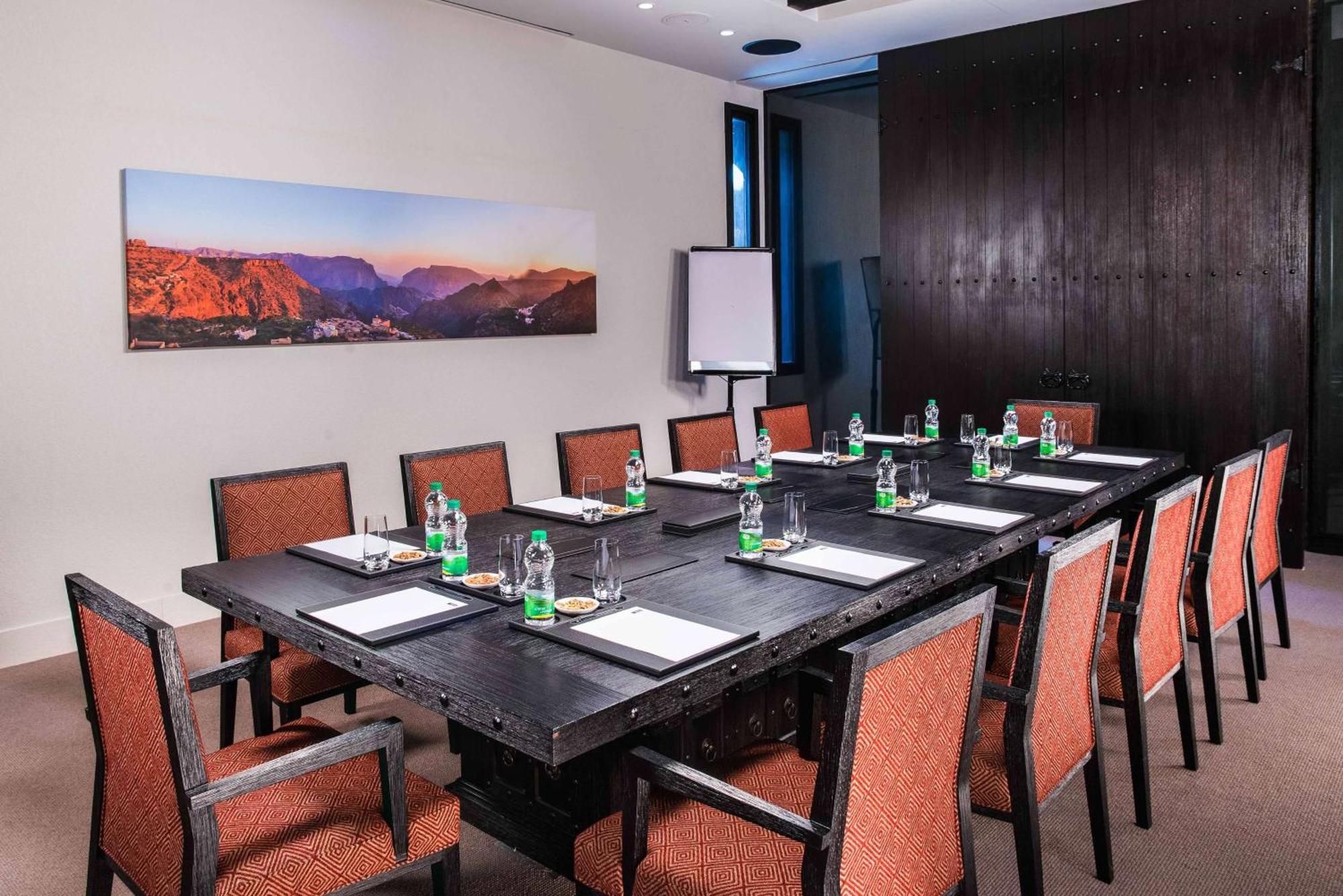 Alila Jabal Akhdar Hotel Al Khutaym Екстериор снимка Meeting room at the hotel