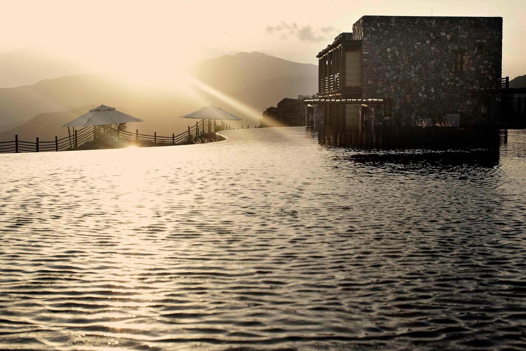Alila Jabal Akhdar Hotel Al Khutaym Екстериор снимка The flooded streets of Piraeus, 2007