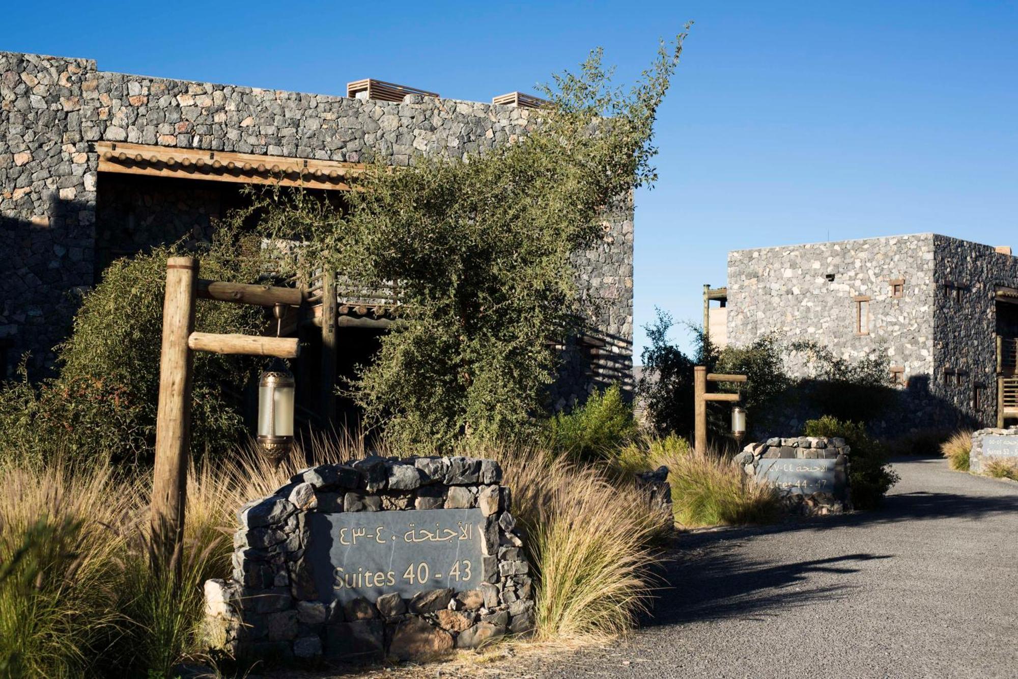 Alila Jabal Akhdar Hotel Al Khutaym Екстериор снимка The entrance to the hotel