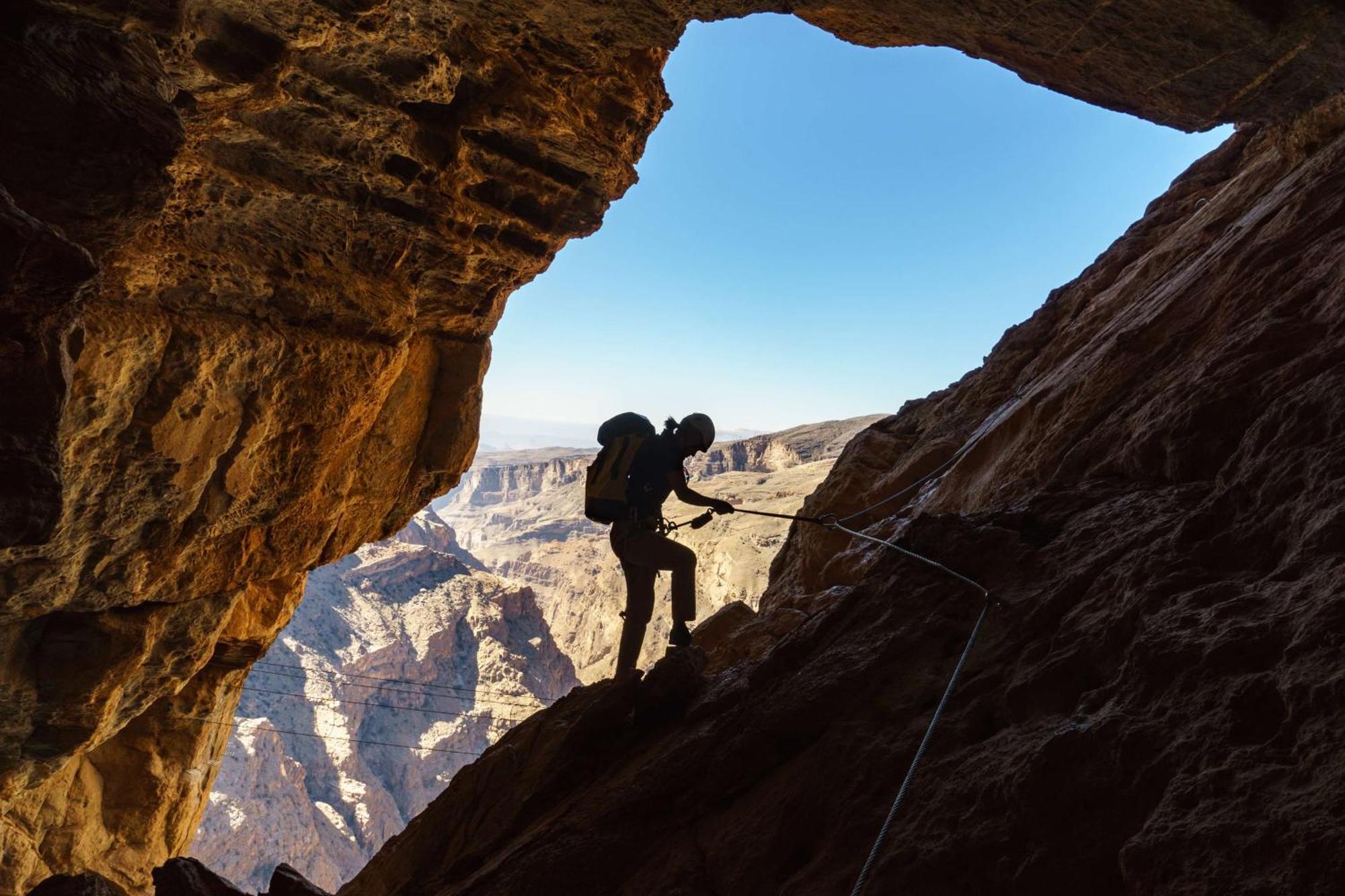 Alila Jabal Akhdar Hotel Al Khutaym Екстериор снимка A climber on the summit of Mount Whitney